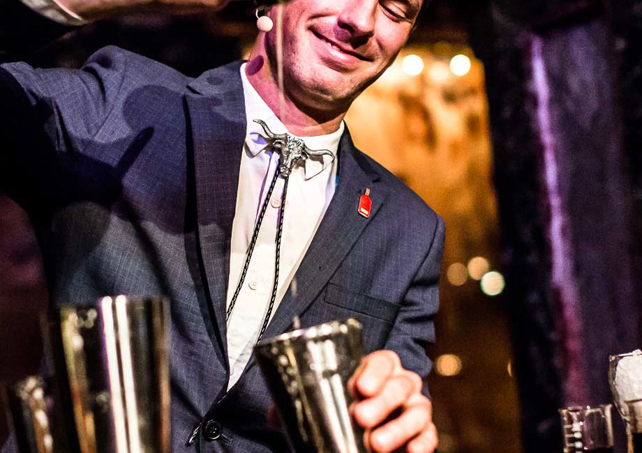 Showman Bar